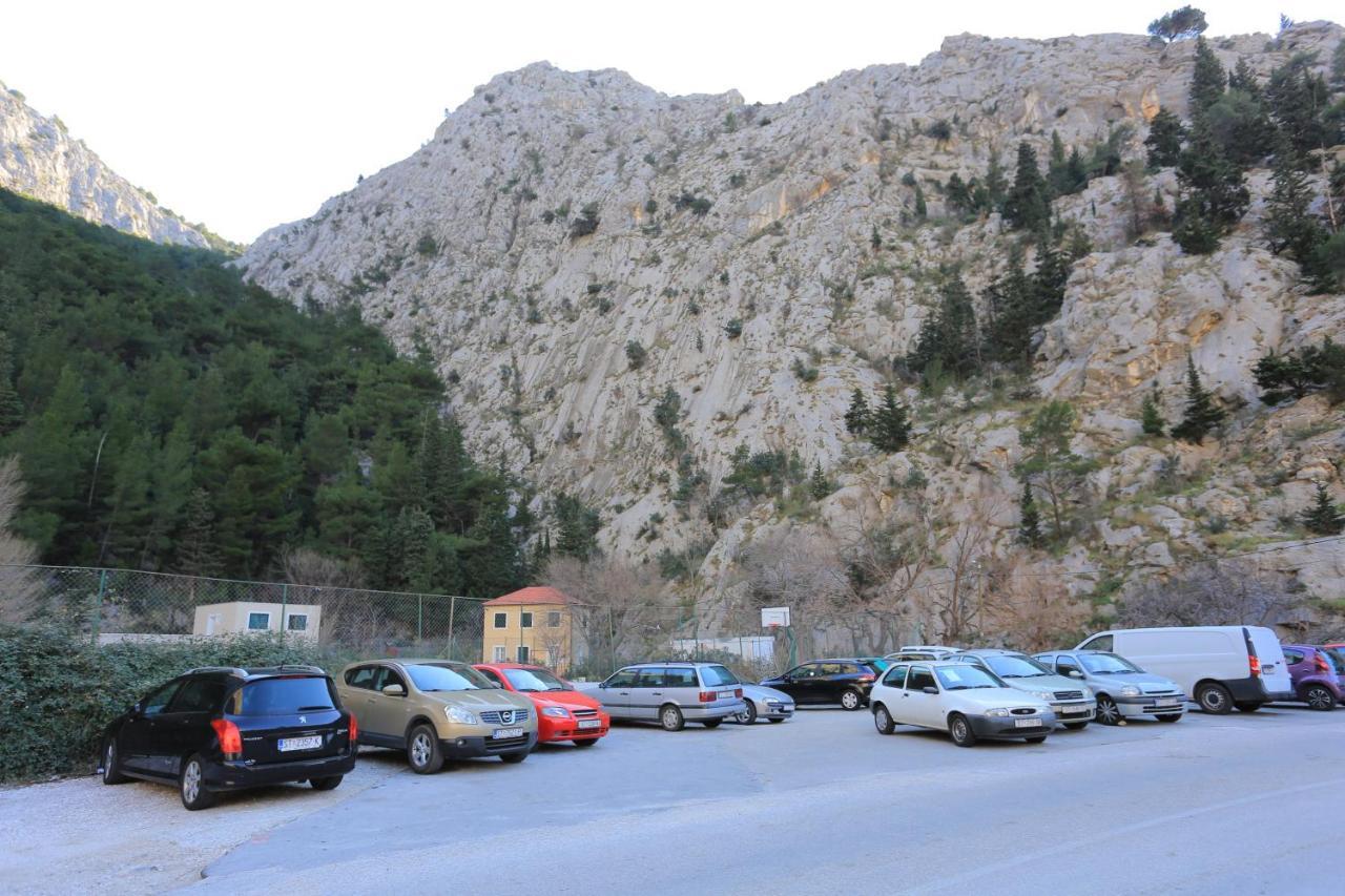 Apartments With A Parking Space Omis - 4327 Exterior foto